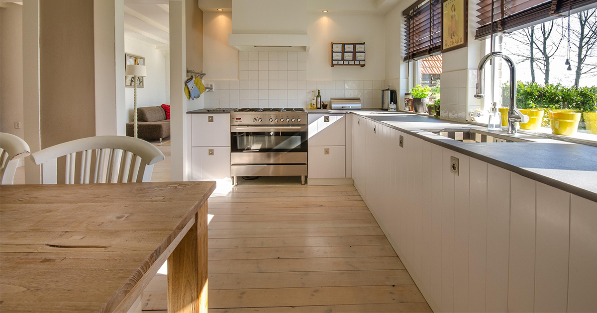 Je teakové drevo vhodné na výrobu nábytku?